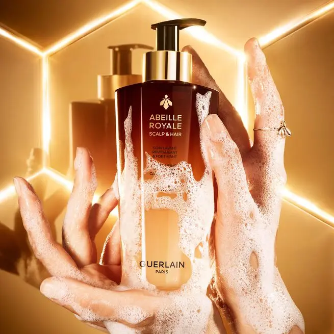 AR-HAIRCARE_SECONDARY-VISUAL_PDP_SHAMPOO_02.webp