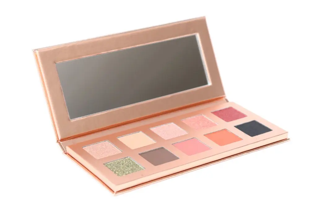 MAC-Cosmetics-Rose-Gilded-Eye-Shadow-Palette-Review-The-Beautynerd-04-1440x960.webp