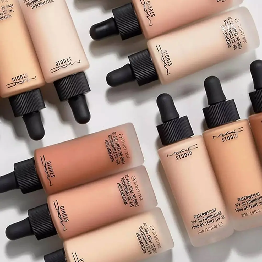 MAC STUDIO WATERWEIGHT SPF 30FOUNDAIONماك ستوديو ووتر وايت بعامل حماية من الشمس 30، كريم أساس NC15 NC15
