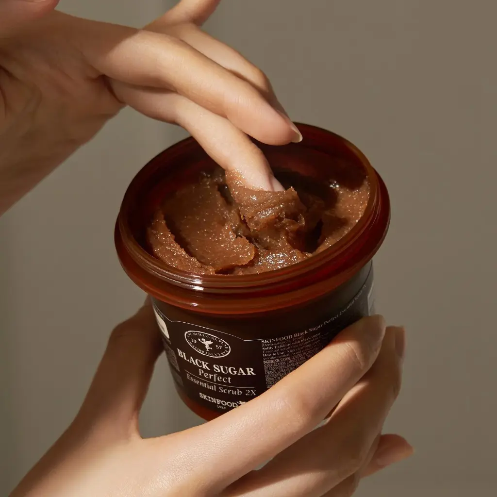 SKINFOOD BLACK SUGAR PERFECT ESSENTIAL SCRUP 2X 