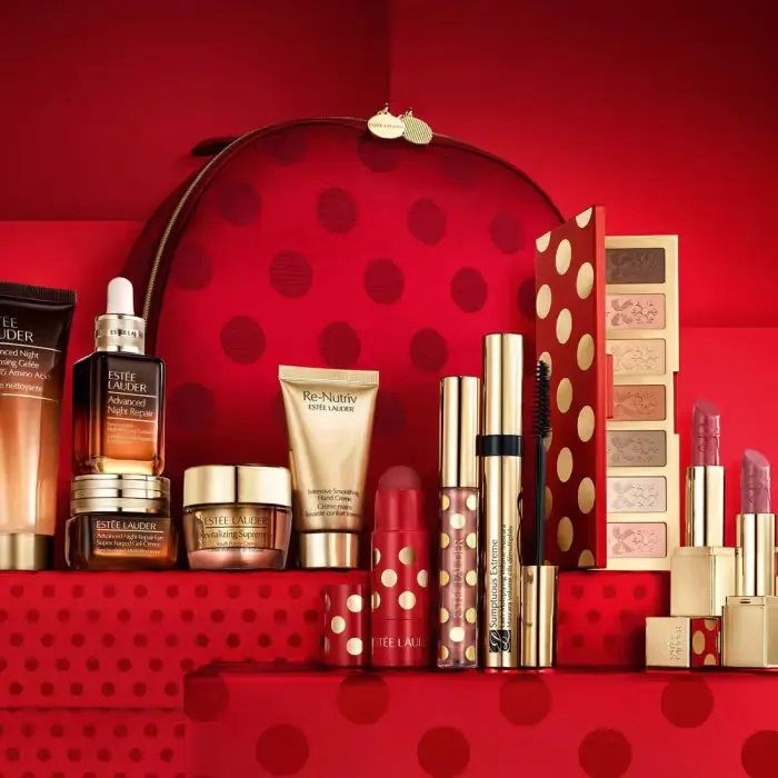 ESTEE LAUDER 11 BEAUTY FAVORITES INCLUDING 5 FULL SIZES إستي لودر ١١ مستحضر تجميل مفضل، بما في ذلك ٥ أحجام كاملة