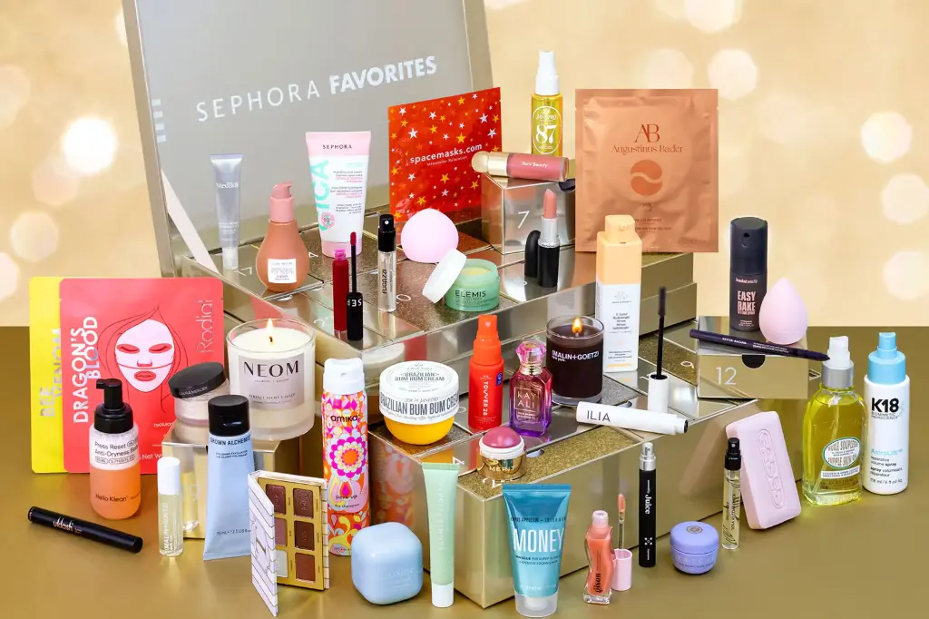 SEPHORA FAVORITES ADVENT CALENDER INCLUDES 41 PRODUCTS