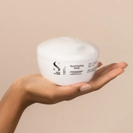 ILLUMINATING MASK